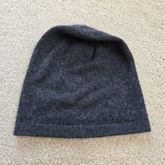 NWOT Saks Fifth Ave Cashmere Beanie